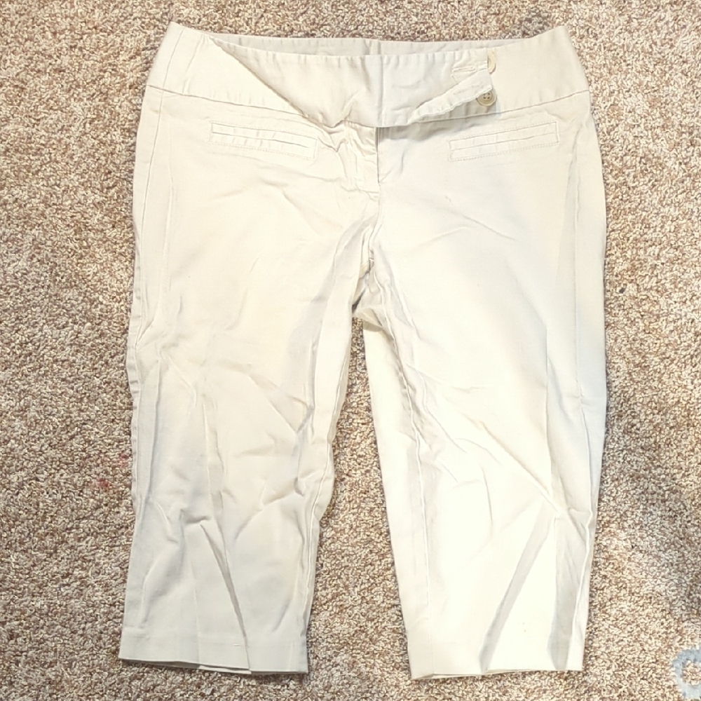 No Boundaries Cream Women Shorts Bermudas